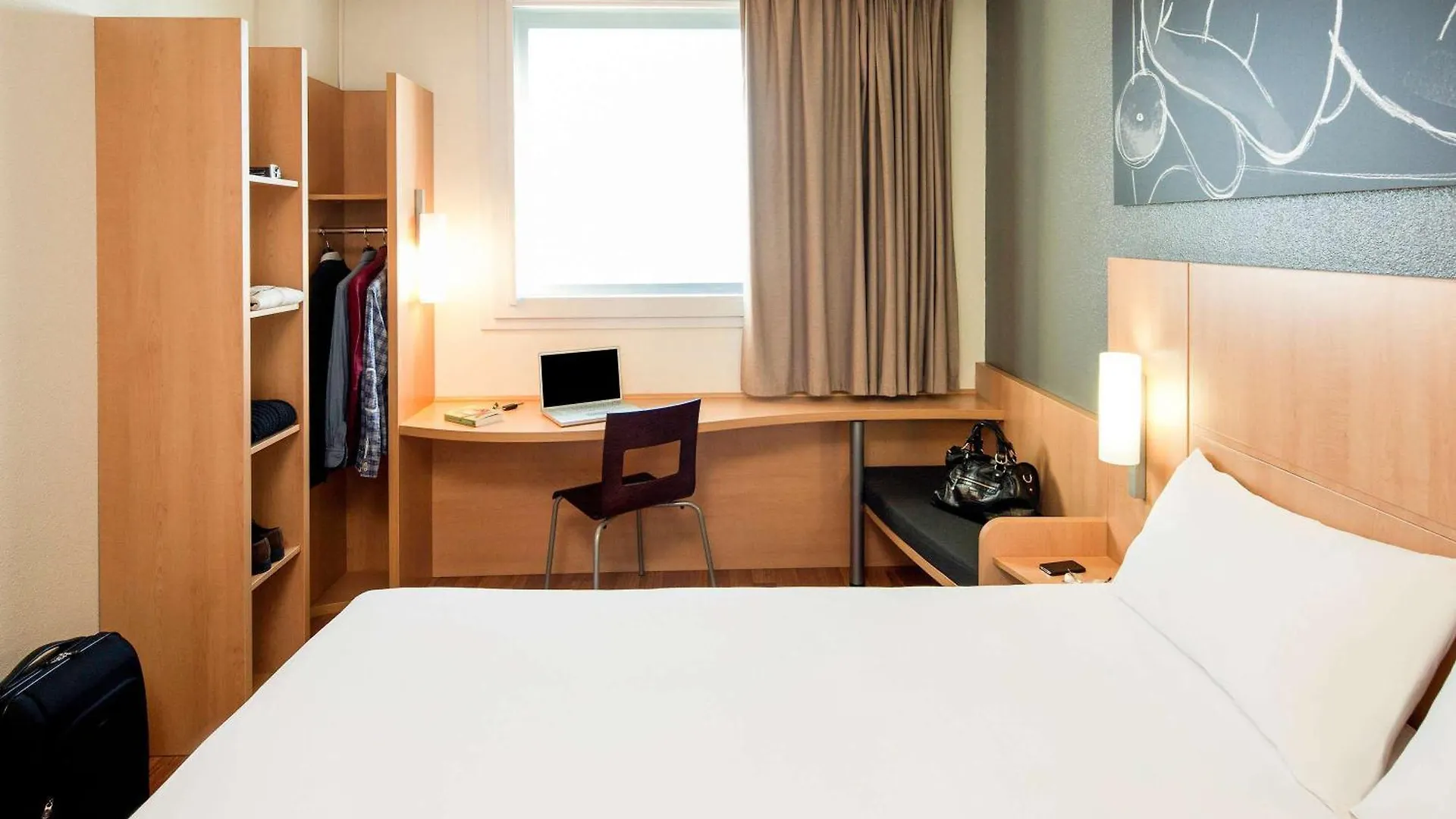 Ibis Barcelona Meridiana 2*,  Spain