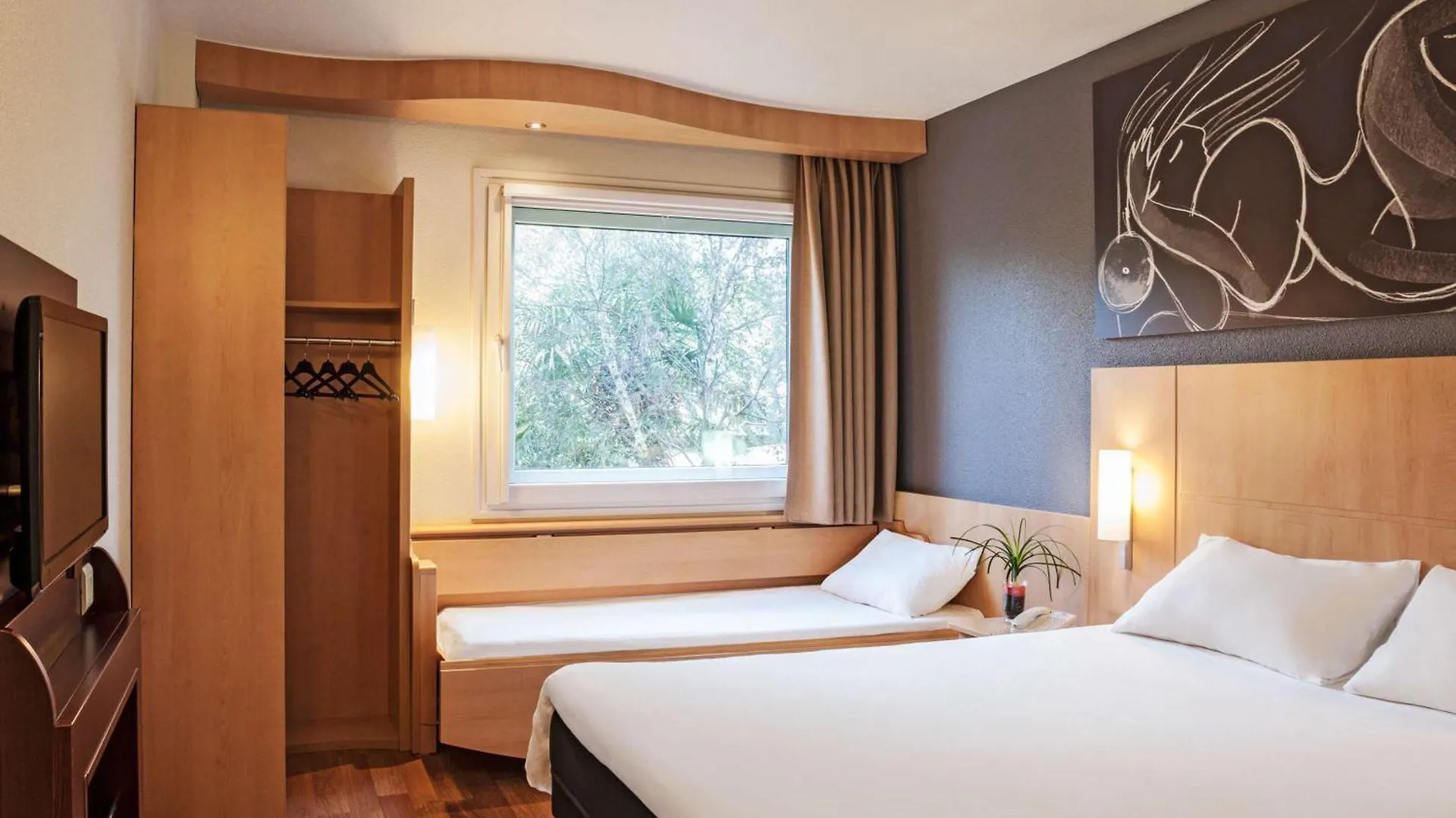Ibis Barcelona Meridiana 2*,
