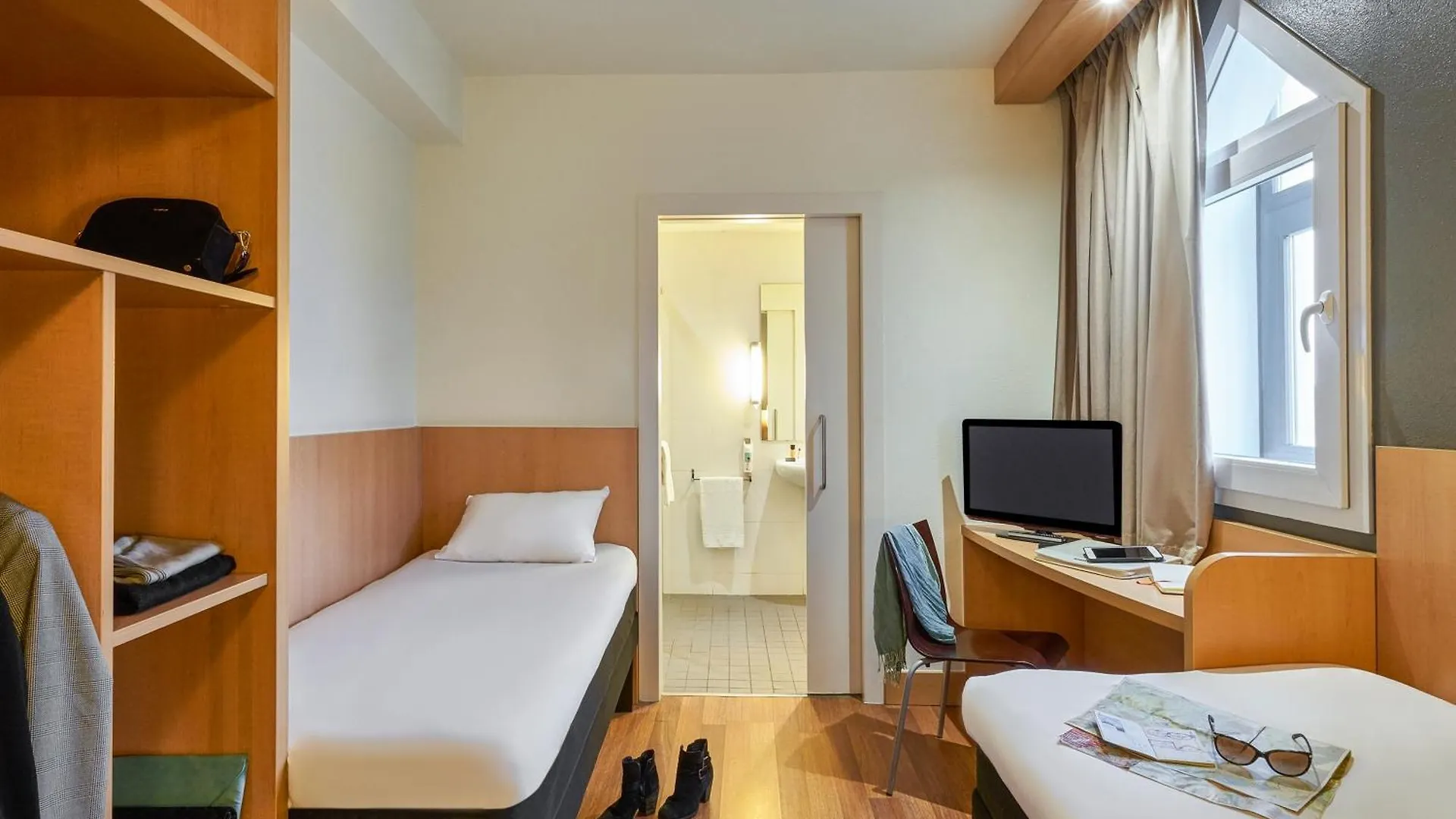 Ibis Barcelona Meridiana 2*,  Spain